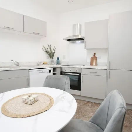 Apartment Highpoint One Bedroom *